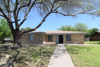 Main picture of 118 Forest Cir