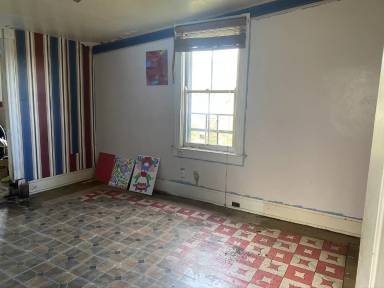 Main picture of 2221 Moellering Ave