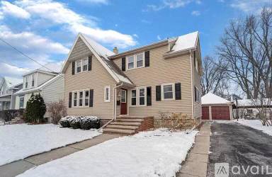 Main picture of 836 E Hancock St