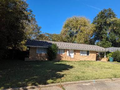 Main picture of 1003 Civic St