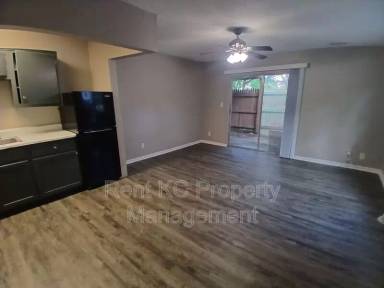 Main picture of 8828 N Main St