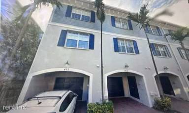 Main picture of 452 NE 2nd Ave