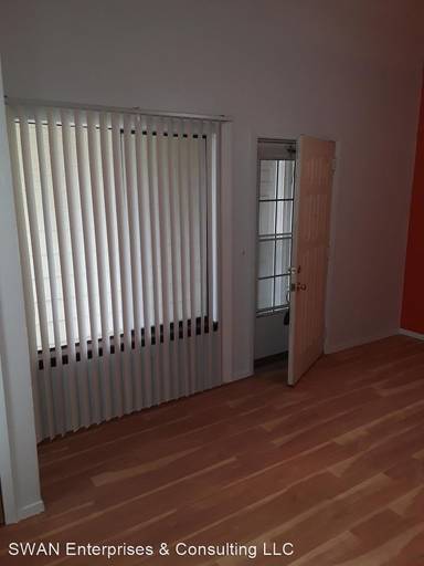 Main picture of 920 S Dawson Way