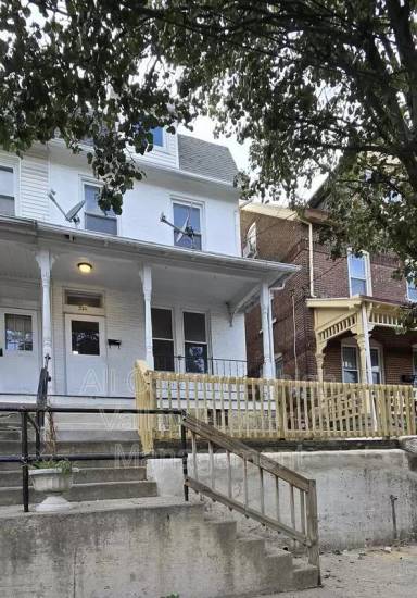 Main picture of 520 Cherokee St