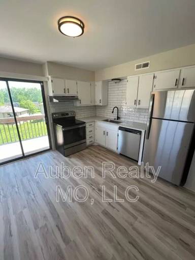 Main picture of 3306 NW Mill Dr