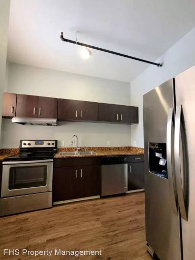 Main picture of 302 W Commercial St