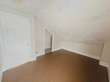 Main picture of 651 S 43rd St