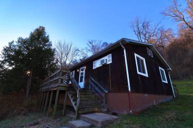 Main picture of 717 Powell Ave