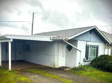Main picture of 425 NE Russell Ave