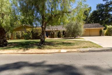 Main picture of 735 E Santa Ana Ave