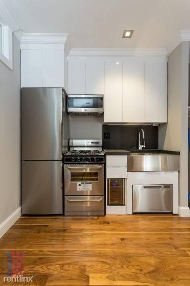 Main picture of 221 E 23rd St