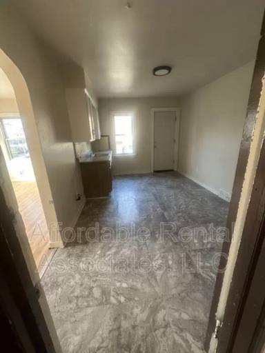 Main picture of 1406 W Walker St