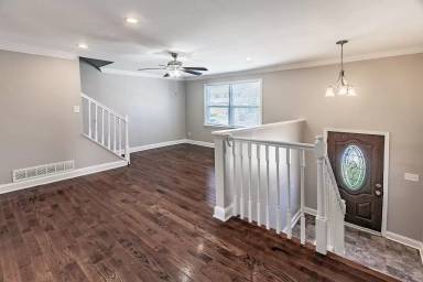 Main picture of 40 Booker Cir