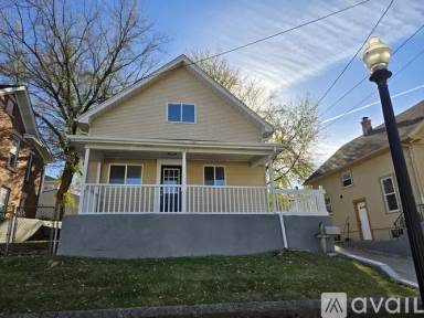 Main picture of 324 Rosewood Ave