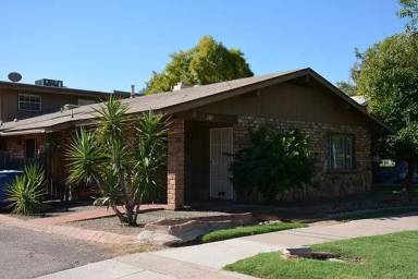 Main picture of 141 W 9th St