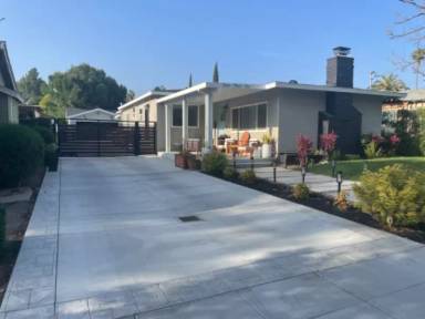 Main picture of 541 W 3rd St