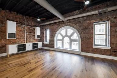 Main picture of 828 Huron Rd E