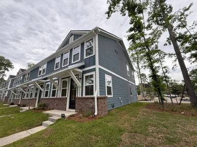 Main picture of 467 Martins Creek Blvd