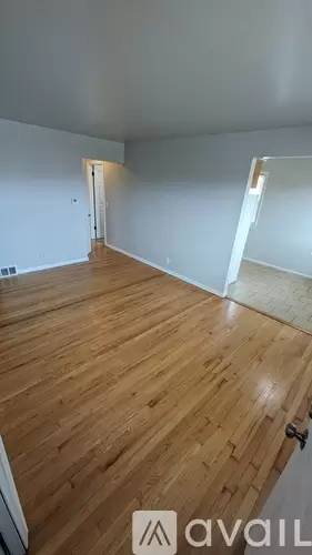 Main picture of 5633 N 64th St