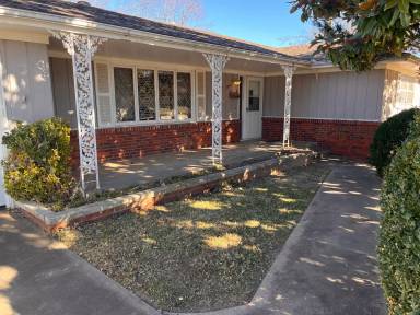 Main picture of 1853 E Gretna St