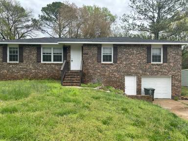 Main picture of 2620 Thornhill Rd NW