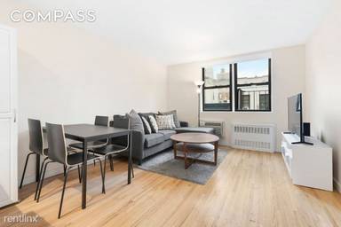 Main picture of 228 E 81st St