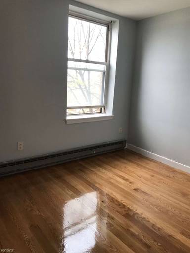 Main picture of 61 Marshall St