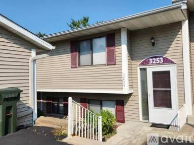 Main picture of 3253 Dodd Ln