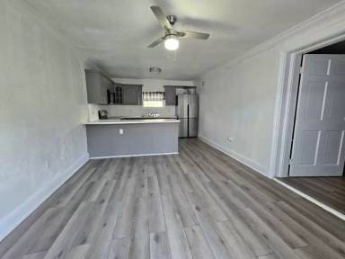 Main picture of 2523 NW 32nd St