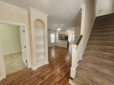 Main picture of 100 Davis St