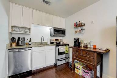 Main picture of 3256 Greene Ave