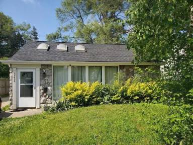 Main picture of 19436 Roscommon St