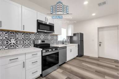 Main picture of 1006 E Pasadena Ave