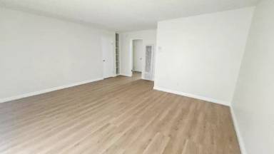 Main picture of 18312 Collins St