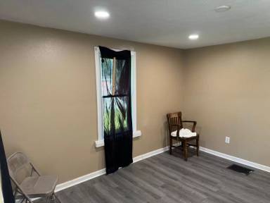 Main picture of 2124 E 20th St