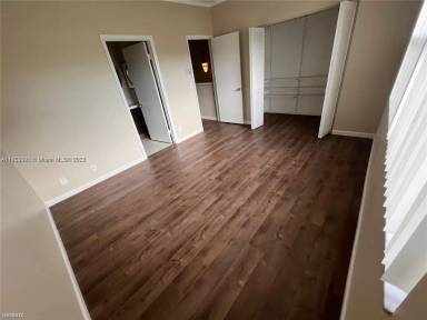 Main picture of 3016 NE 21st Ter