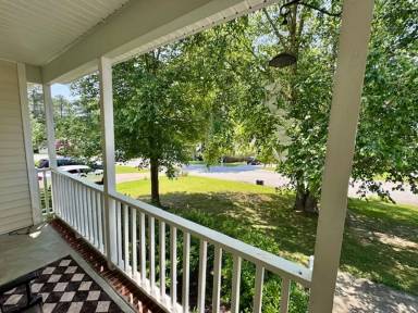 Main picture of 425 Henwood Ct