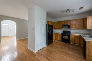 Main picture of 1682 Jackson Sq NW