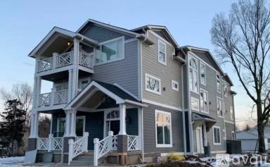 Main picture of 339 W 32nd St