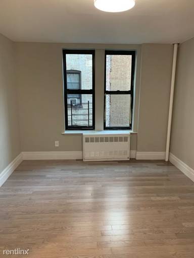 Main picture of 585 E 21st St