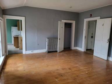 Main picture of 40 Perrine Ave