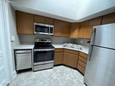 Main picture of 210 N Linn St