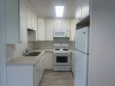 Main picture of 10829 Palms Blvd