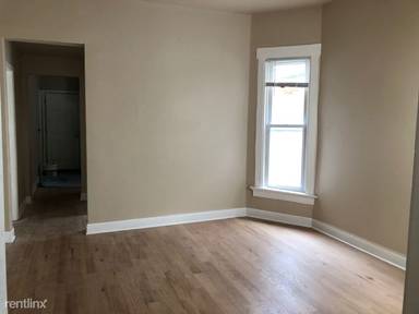 Main picture of 802 E 89th Pl