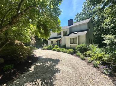 Main picture of 19 Brookhill Ln