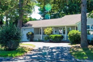 Main picture of 921 Cottage St