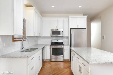 Main picture of 1655 W Wrightwood Ave