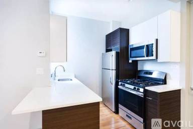 Main picture of 179 Woodward Ave