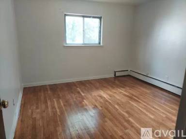 Main picture of 405 Warwick Ave