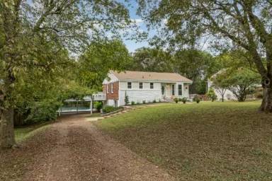 Main picture of 828 Lemont Dr